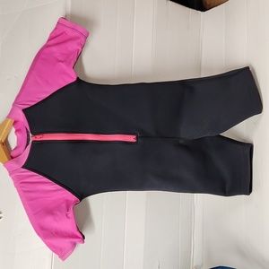 Tuga Girls sz 4 yrs wet Suit good condition 1/2 zippered front
